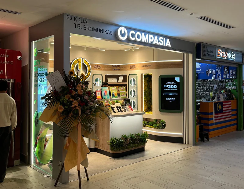 1 Utama (Retail Store)